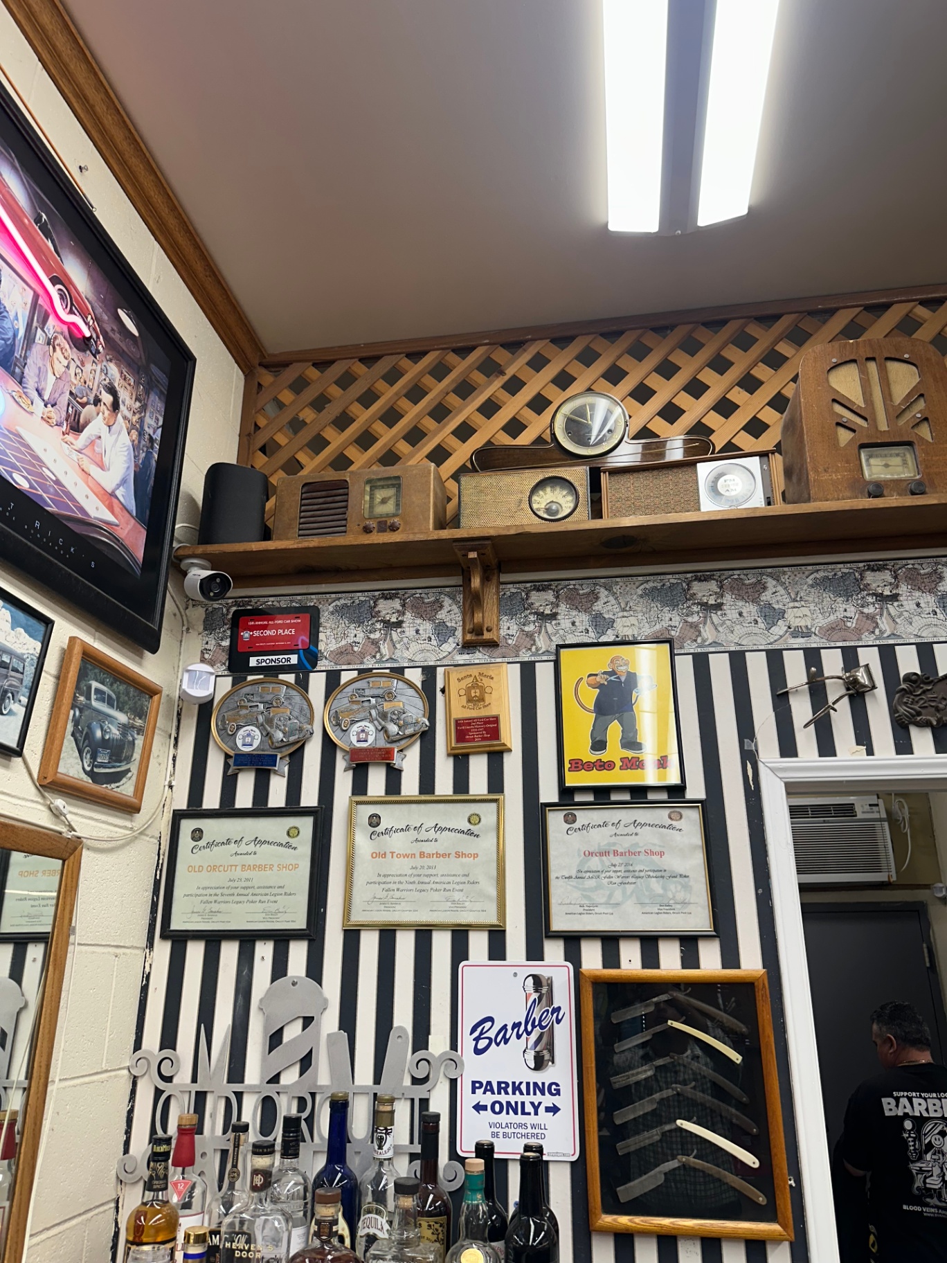 Vintage radios and certificates wall